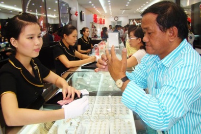 Giá vàng hôm nay: Vàng giảm nhẹ sau khi tăng vì MH17 bị bắn rơi